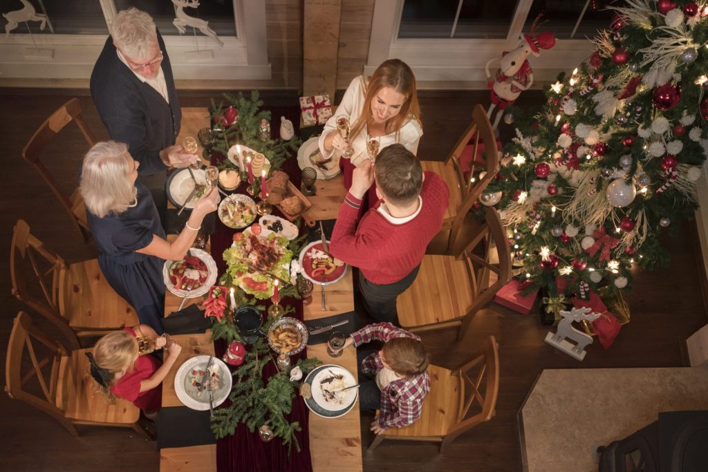 la meilleurs activités de noël à faire en famille: le repas du réveillons